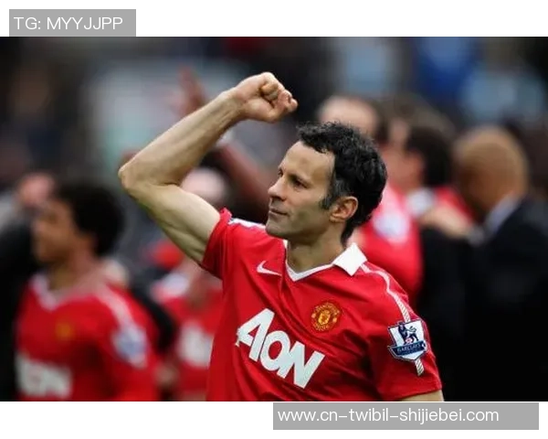 曼联票选最佳边翼卫：瓦伦西亚榜首，埃弗拉、吉格斯列二三位